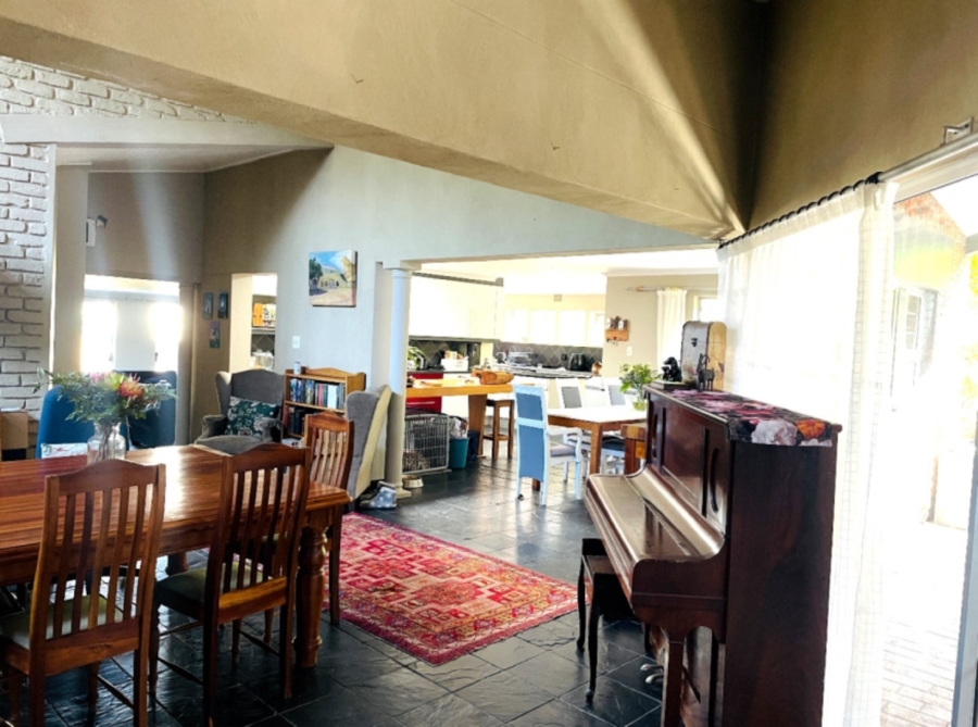 To Let 4 Bedroom Property for Rent in Bonza Bay Eastern Cape